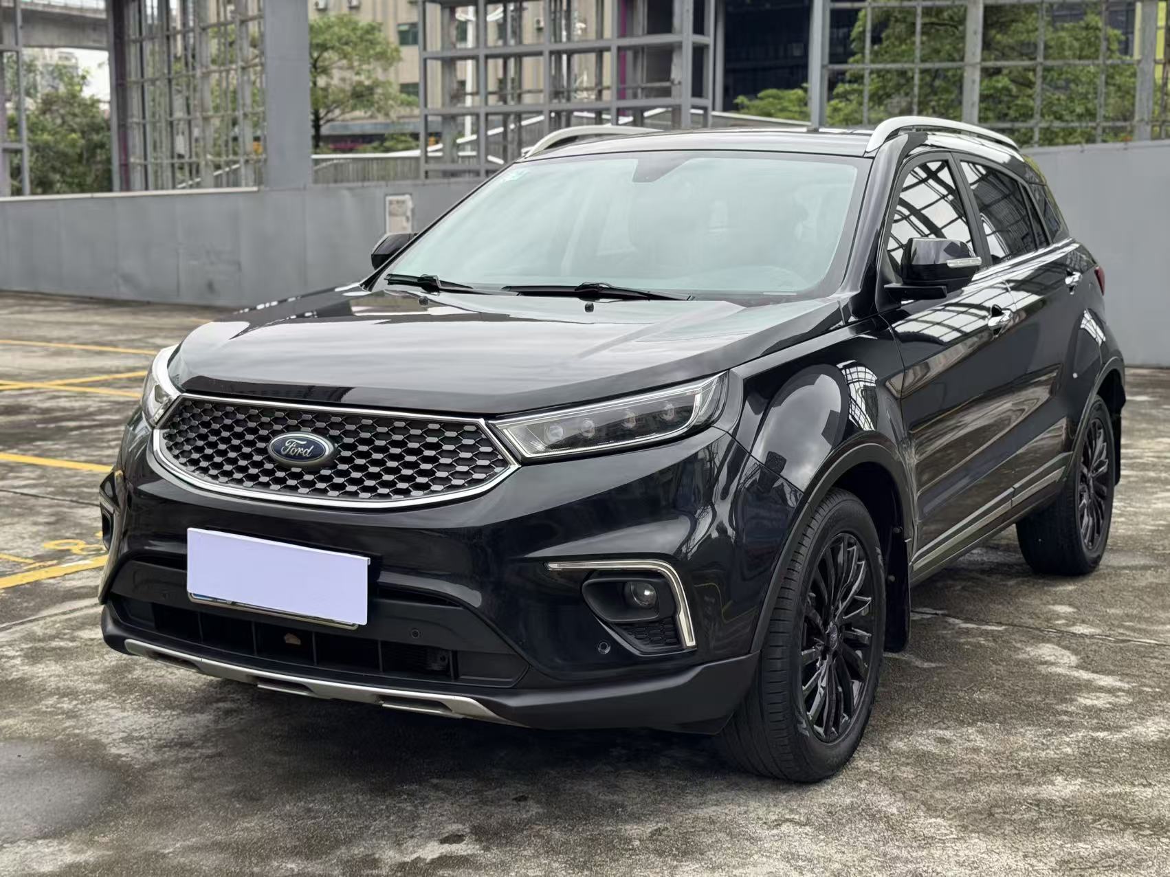 Ford Territory noir ideal pour les militaire