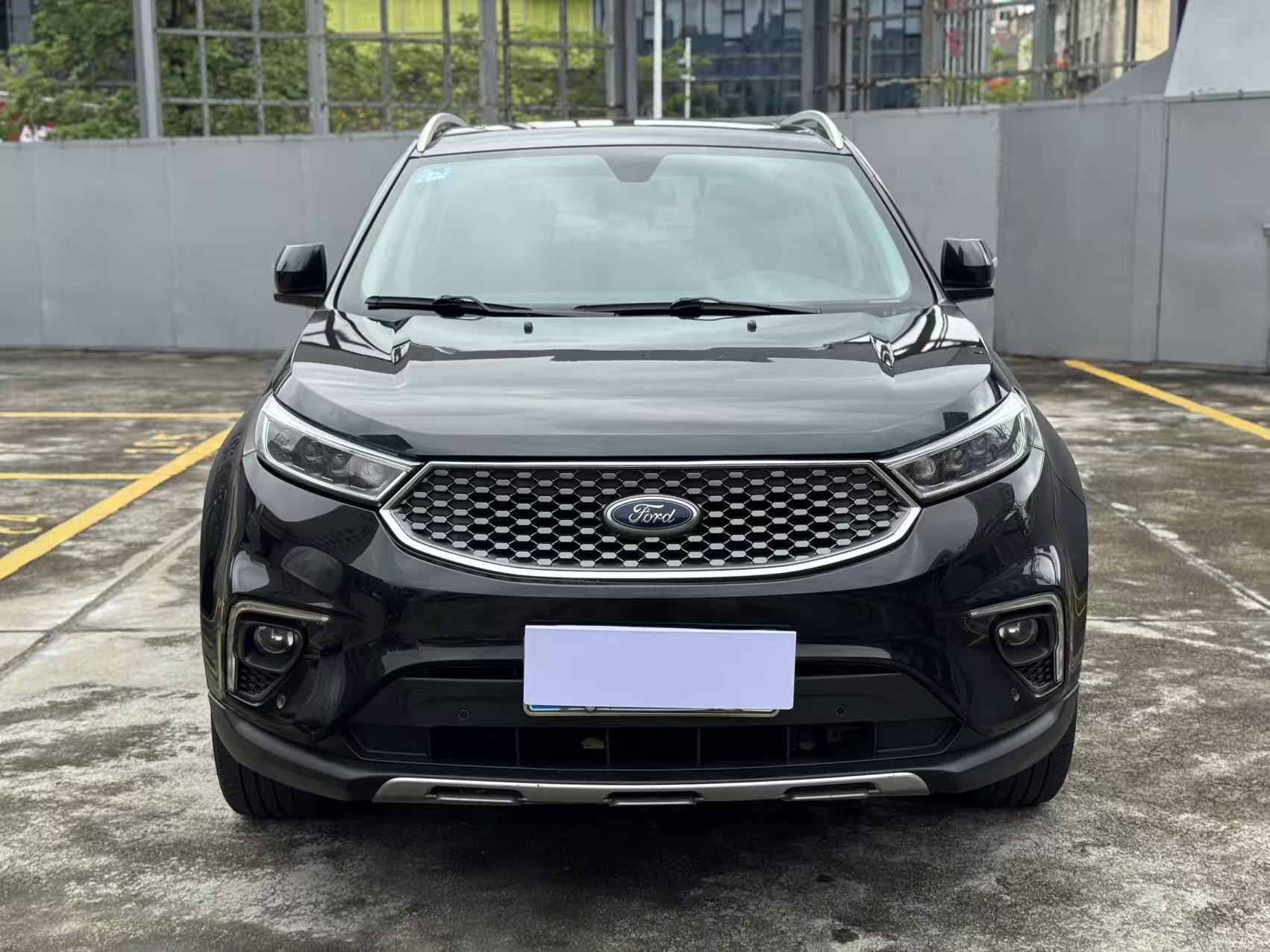 Ford Territory noir ideal pour les militaire 2
