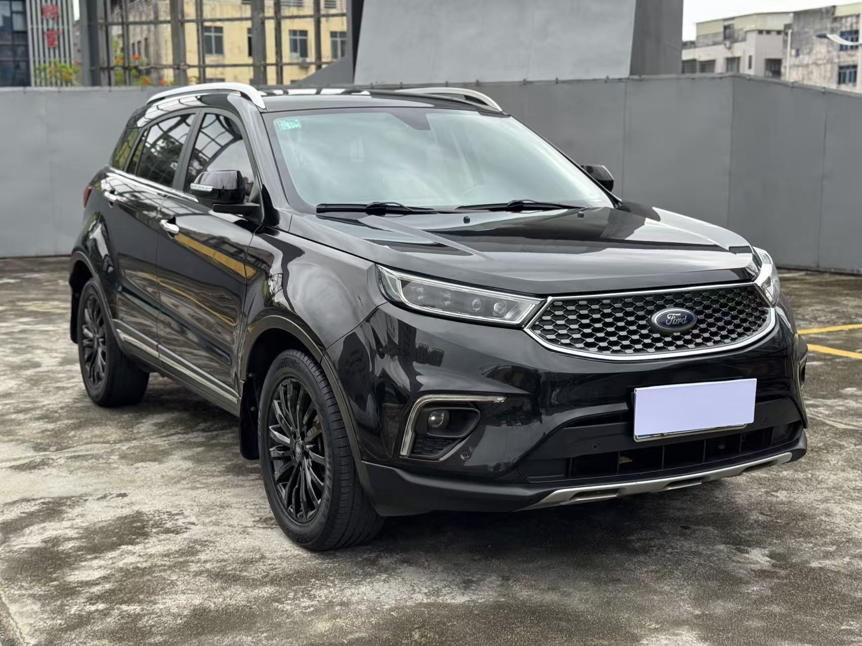 Ford Territory noir ideal pour les militaire 3