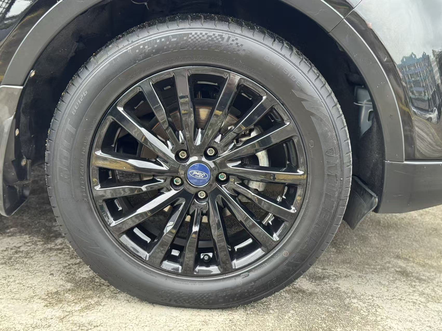 Ford Territory noir ideal pour les militaire 4
