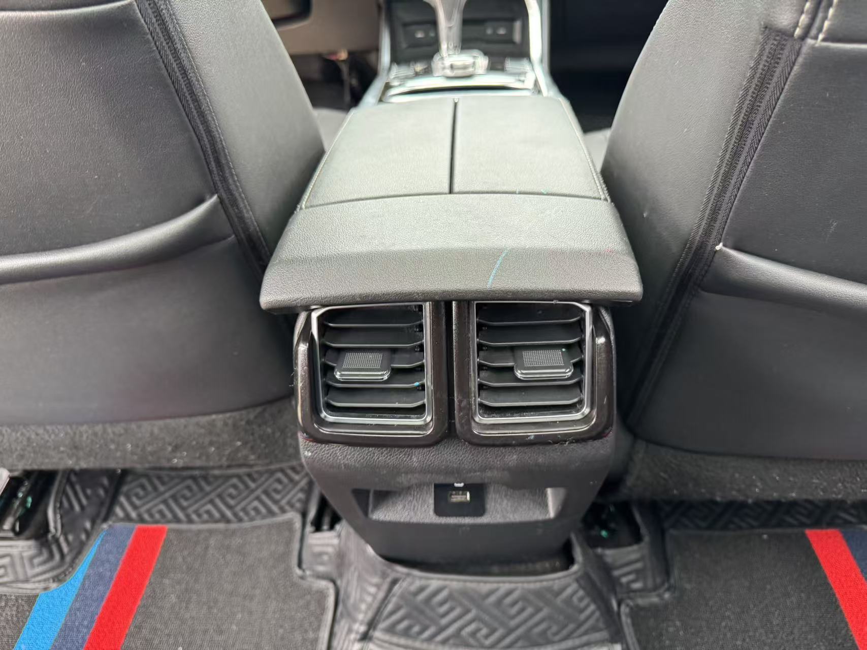 Ford Territory noir ideal pour les militaire 8